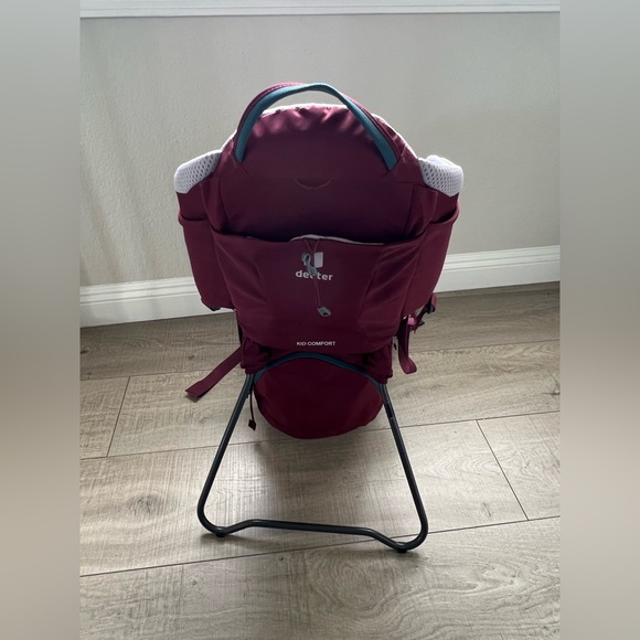Deuter Kid Comfort Child Carrier in Maroon NWOT - Picture 10 of 10